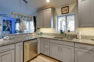 Deck, Boat Dock and More! Lake of the Ozarks Home - 3