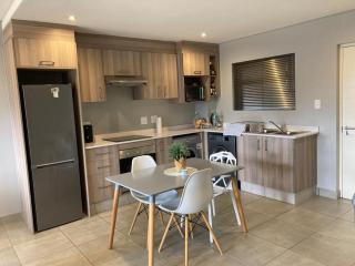 Executive Lombardy Apartment - 6