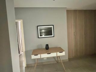 Executive Lombardy Apartment - 5