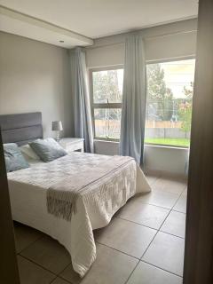 Executive Lombardy Apartment - 4