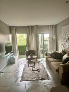 Executive Lombardy Apartment - 0