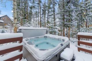 5BR Ski in Out Mountain Getaway with Hot Tub and Views - 7