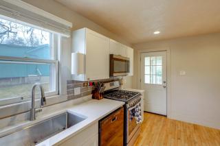 Walk to Nightlife District! Omaha Benson Bungalow - 7