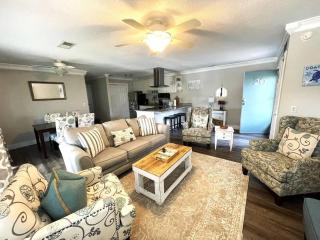 Forest Garden 20 - Coastal Top Floor Villa - 0