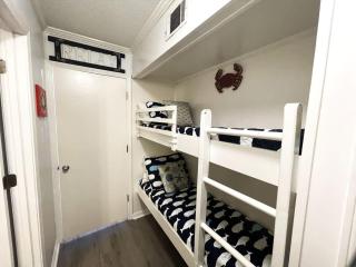 Ocean Villa A111 - Beach Front Sleeps 6 - 2