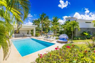 Villa Desiree - Luxury Golf-Course Villa with Pool, BBQ, Playground & Maid - 0