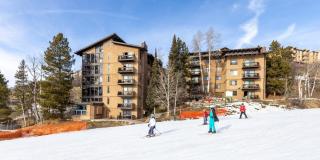 Outdoor Hot Tub, Ski right to & from your door, Private Shuttle - 7