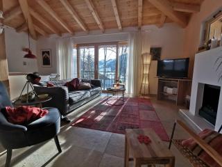 Modernes Chalet mit Terrasse und Parkplatz in den Alpen - 0