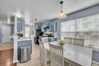 Cozy 3BR Duplex Sleeps Pet Friendl Downtown ATX - 6