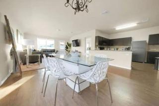 Cozy Modern Right Next to TSLA - 8