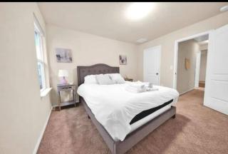 Cozy Modern Right Next to TSLA - 4