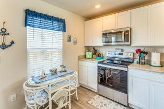 3 Mi to Holden Beach! Family Home with Patio - 9