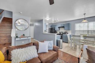 TWO Cozy Homes Prime Austin Sleeps 12 - 0