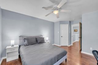 TWO Cozy Homes Prime Austin Sleeps 12 - 6