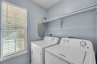 TWO Cozy Homes Prime Austin Sleeps 12 - 3