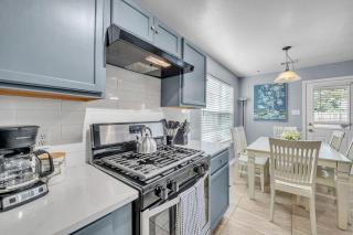 TWO Cozy Homes Prime Austin Sleeps 12 - 2