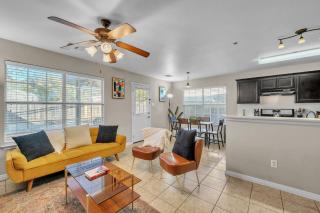 Spacious Duplex Central Austin Pet Friendly - 0