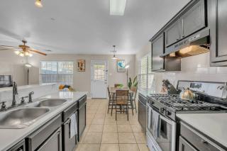 Spacious Duplex Central Austin Pet Friendly - 8