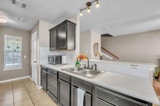 Spacious Duplex Central Austin Pet Friendly - 6