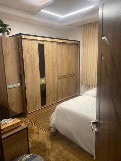 شقة عصرية 2025 غرف نوم 3 , غرفة ضيوف, غرفة معيشة, فرش راقي جدا في الشميساني قرب المستشفى التخصصي - 4