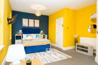 Spacious 6BR Near Derby City & Pride Park - 4