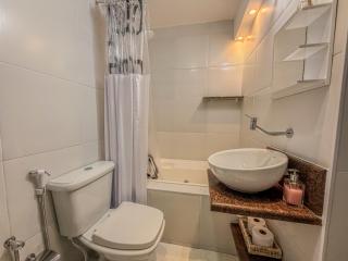 Amplo Apartamento com 3 suítes na Barra - 7min da praia do Porto da Barra - 4