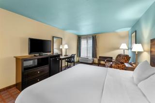 Red Lion Inn & Suites Blue Springs - 4