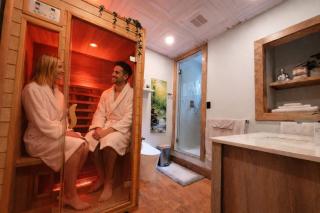 Relaxing spa retreat in downtown Windsor - Windsor - 9