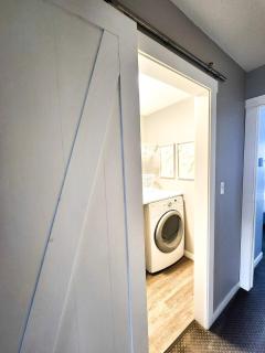 Modern Lake City Getaway - 6