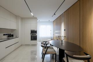 Luxury 2BR Apartment Modern Design - 3