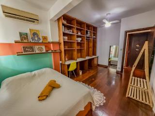 Amplo Apartamento com 3 suítes na Barra - 7min da praia do Porto da Barra - 8