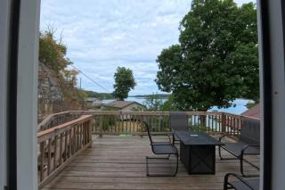 Modern Lakeview Escape - 1