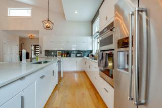 Game Room and Bar Luxe Group Getaway in Atlanta - 5