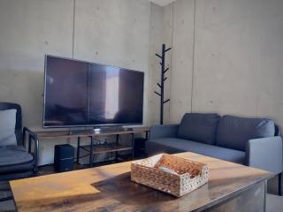 Departamento moderno con alberca, terraza y acceso controlado - 3