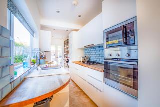 Modern 2BDR Terrace with Garden in Tottenham - 8