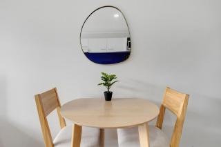 Style & Comfort Heart of the City Stunning Views - 9