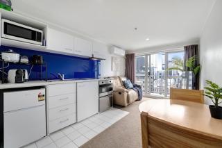 Style & Comfort Heart of the City Stunning Views - 7