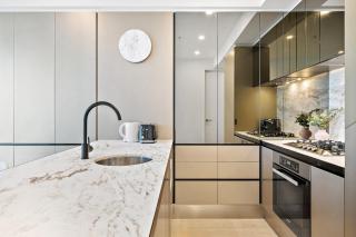 Spacious 2BR by Southern Cross, Pool, Gym, CBD - 7