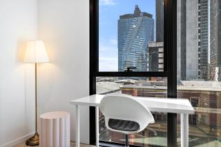 Spacious 2BR by Southern Cross, Pool, Gym, CBD - 3