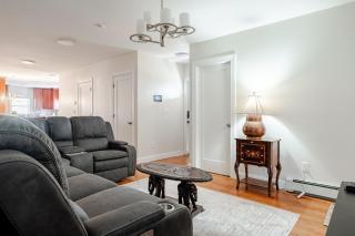 Luxurious 8 Bedrooms Two Suite Apt - 0