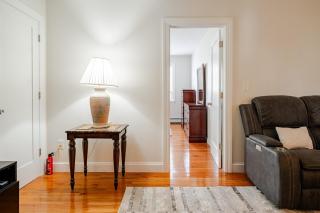 Luxurious 8 Bedrooms Two Suite Apt - 6