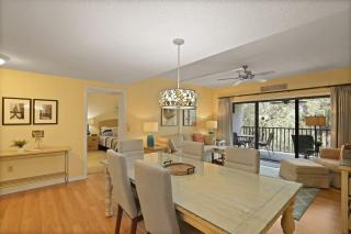 Port Royal Village 302 Walk to Beach - 4