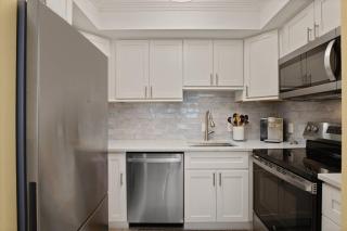 Port Royal Village 302 Walk to Beach - 1