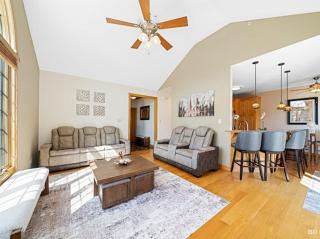 Beautiful home in Bridgeview! - 1