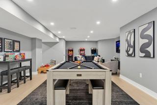 Ultimate Cambridge Mansion Spa Bath HUGE GameRoom - 9