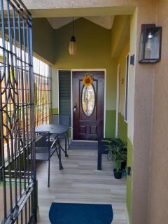 Serene Hideaway Guesthouse in Gated Stonebrook Manor - 8