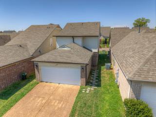 Spacious house with garage - 9
