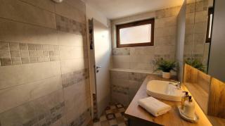 Casa de sub Brazi Relaxare la munte cu Ciubar - 4