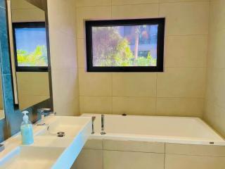 3 Bedroom Beach Front Luxurious Suite - 5