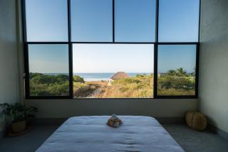 Casa Kona, Luxury Beachfront Villa with Lap Pool & Palapa - 9